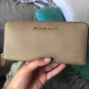 Michael kors wallet